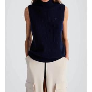 NEW IN/ONE nola cashmere sleeveless turtleneck in navy